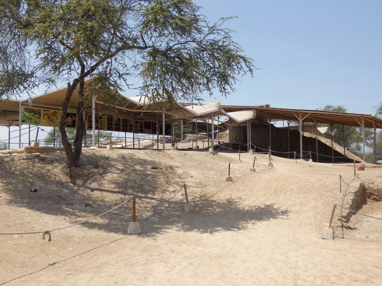 Huaca Rajada: Moche Funerary Complex and Tombs of Sipán