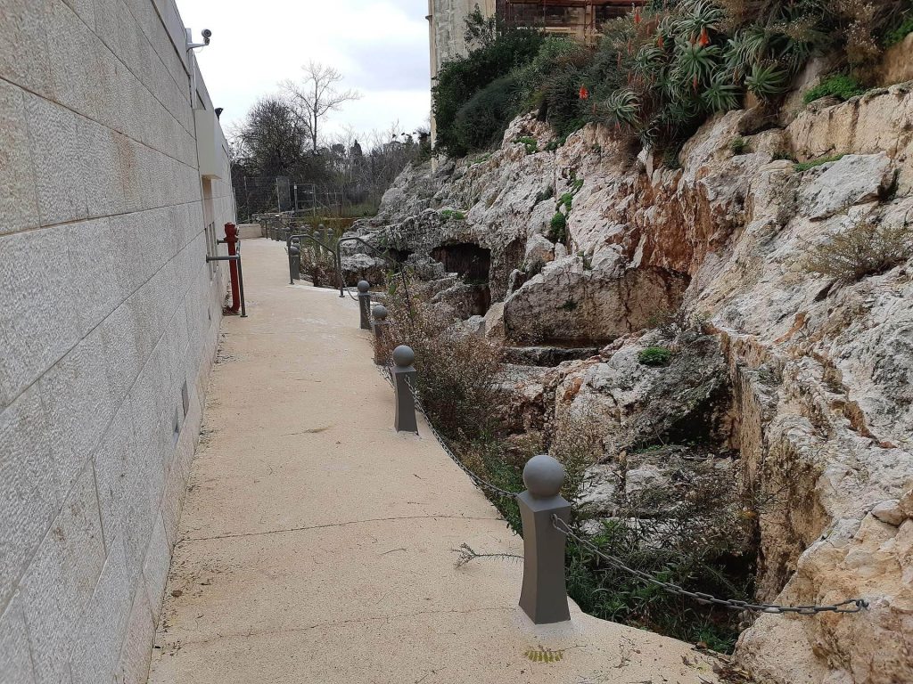 Ketef Hinnom: A First Temple Period Burial Complex in Jerusalem 1 Ketef Hinnom