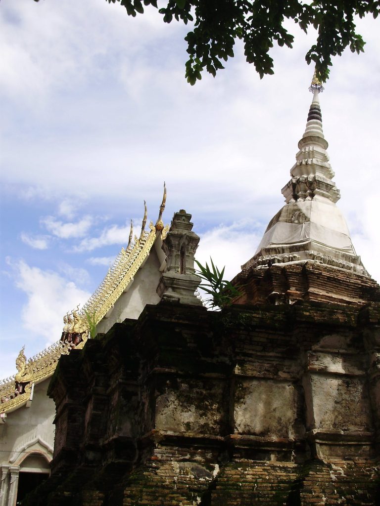 Wat Phra Chao Lan Thong: A Historic Buddhist Temple in Chiang Saen 1 Wat Phrachao Lan Thong