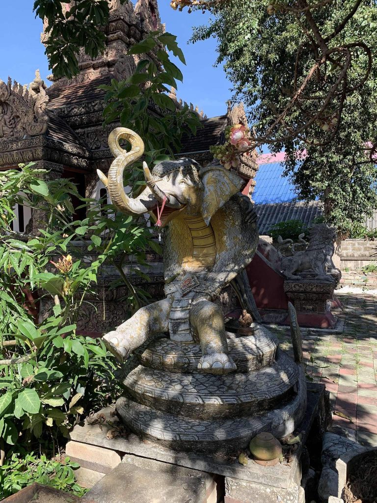 Wat Phra Chao Lan Thong: A Historic Buddhist Temple in Chiang Saen 2 Wat Phrachao Lan Thong
