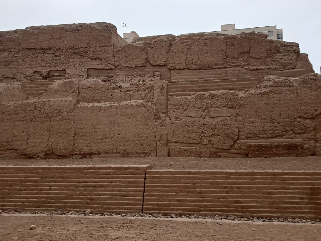 Huaca Huantinamarca: An Ichma Ceremonial and Mortuary Monument in Lima 2 Huaca Huantinamarca