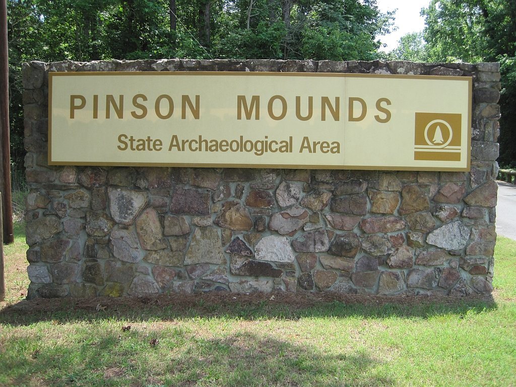 Pinson Mounds: A Middle Woodland Ceremonial Complex in Tennessee 2 Pinson Mounds