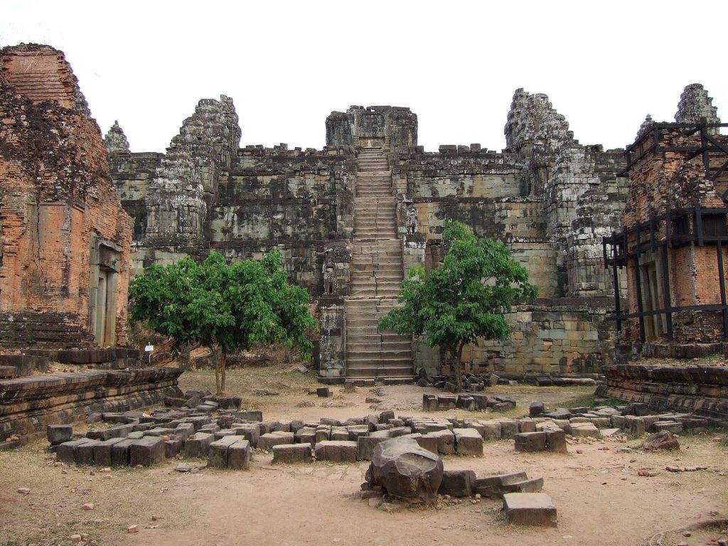 Phnom Bakheng: The State Temple of Yasodharapura 1 Phnom Bakheng