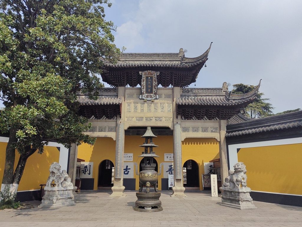 Jinshan Temple: A Chan Buddhist Monastery in Zhenjiang, China 2 Jinshan Temple