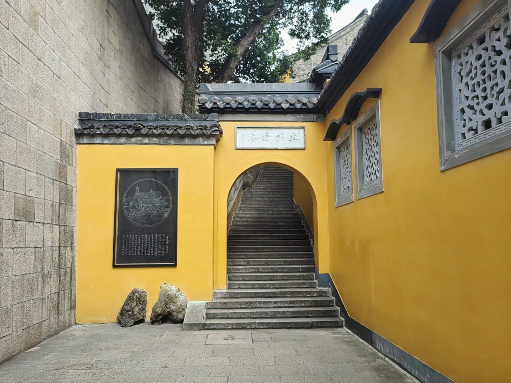 Jinshan Temple: A Chan Buddhist Monastery in Zhenjiang, China 3 Jinshan Temple