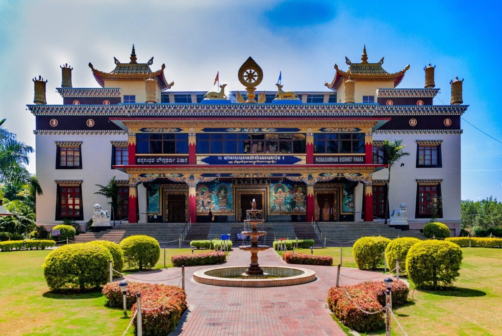 Palyul Monastery: A Principal Mother Monastery of the Nyingma Tradition 2 Palyul