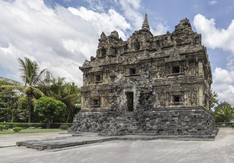 Sari Temple: A Buddhist Monastic Residence in Central Java
