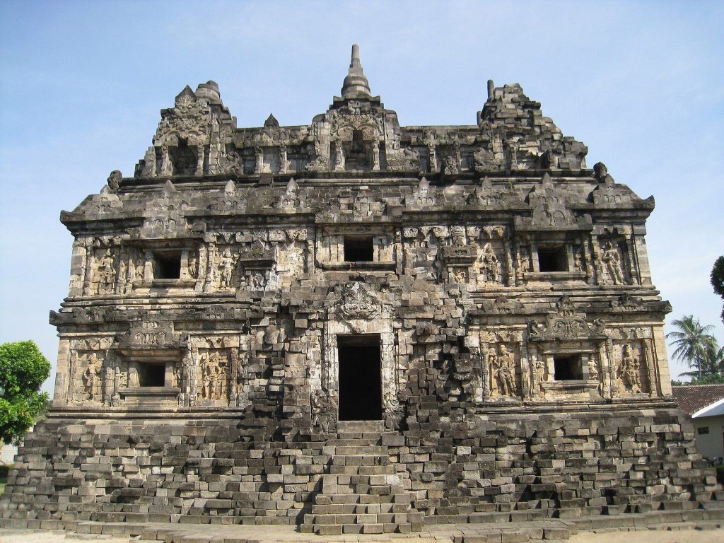 Sari Temple: A Buddhist Monastic Residence in Central Java 2 Sari Temple