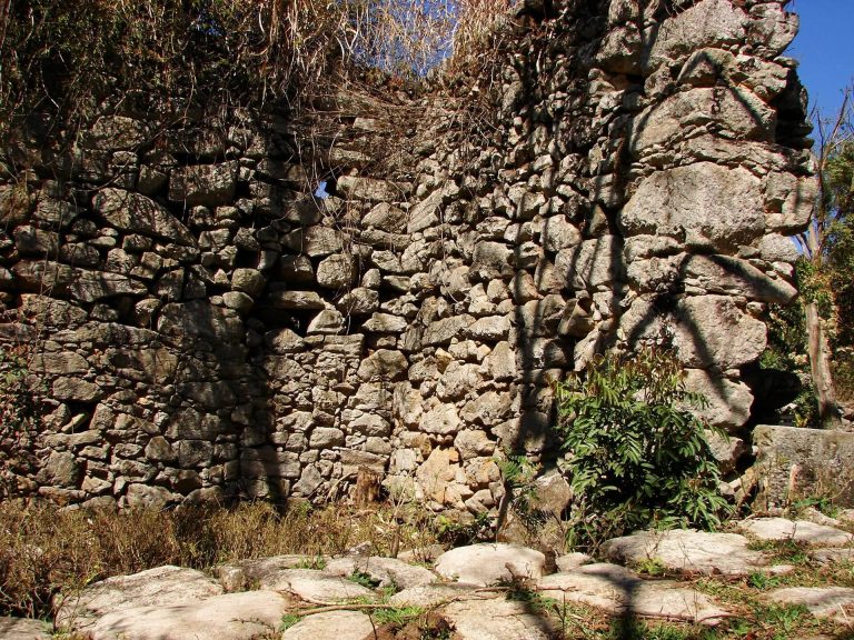 Casa de Pedra do Gambá: Archaeological Ruins of a Colonial Expedition Site