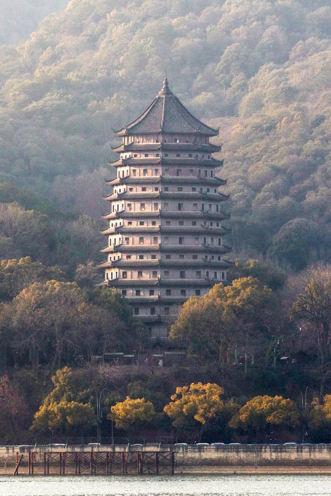 Liuhe Pagoda: A Chinese Buddhist Tower in Hangzhou 1 Liuhe Pagoda
