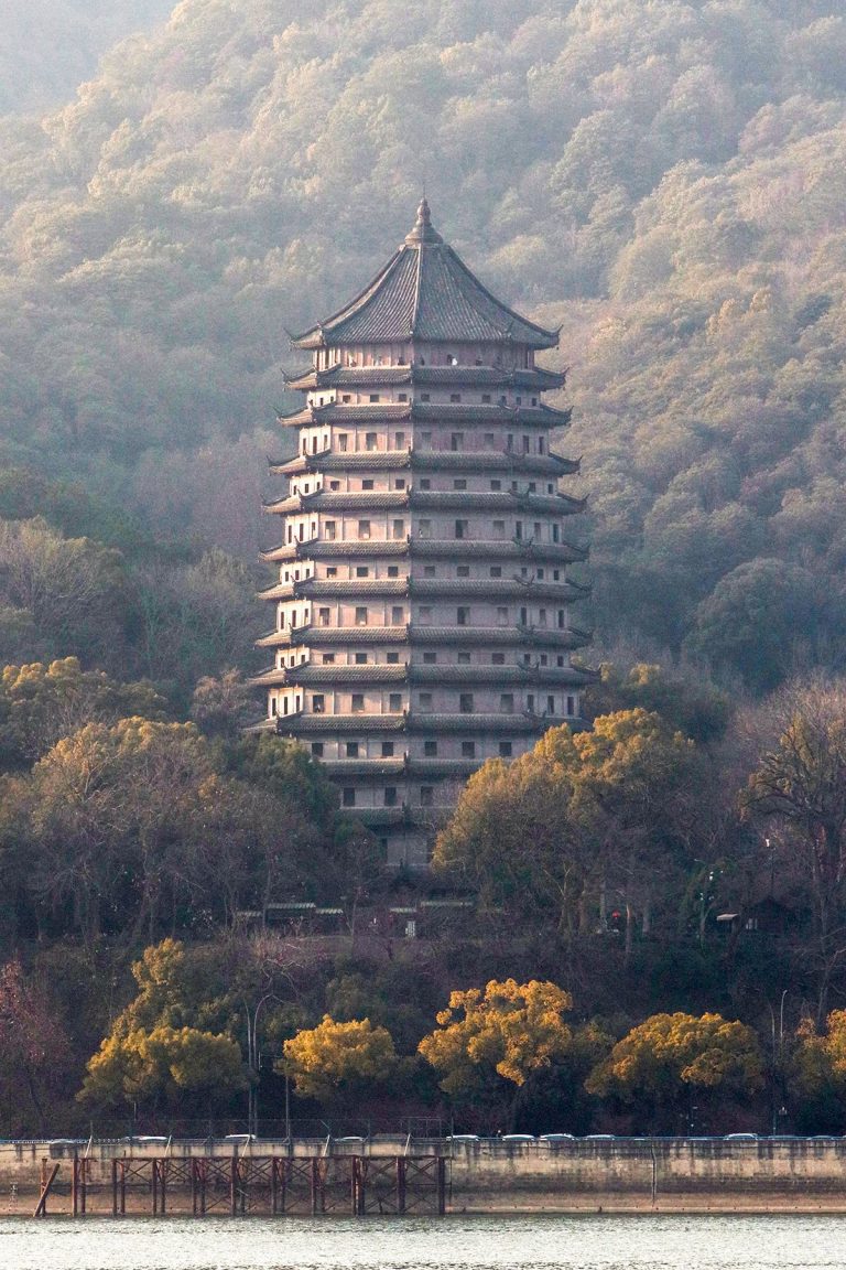 Liuhe Pagoda: A Chinese Buddhist Tower in Hangzhou