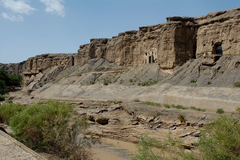 Yulin Caves: A Buddhist Cave-Temple Complex in China 1 Yulin Caves