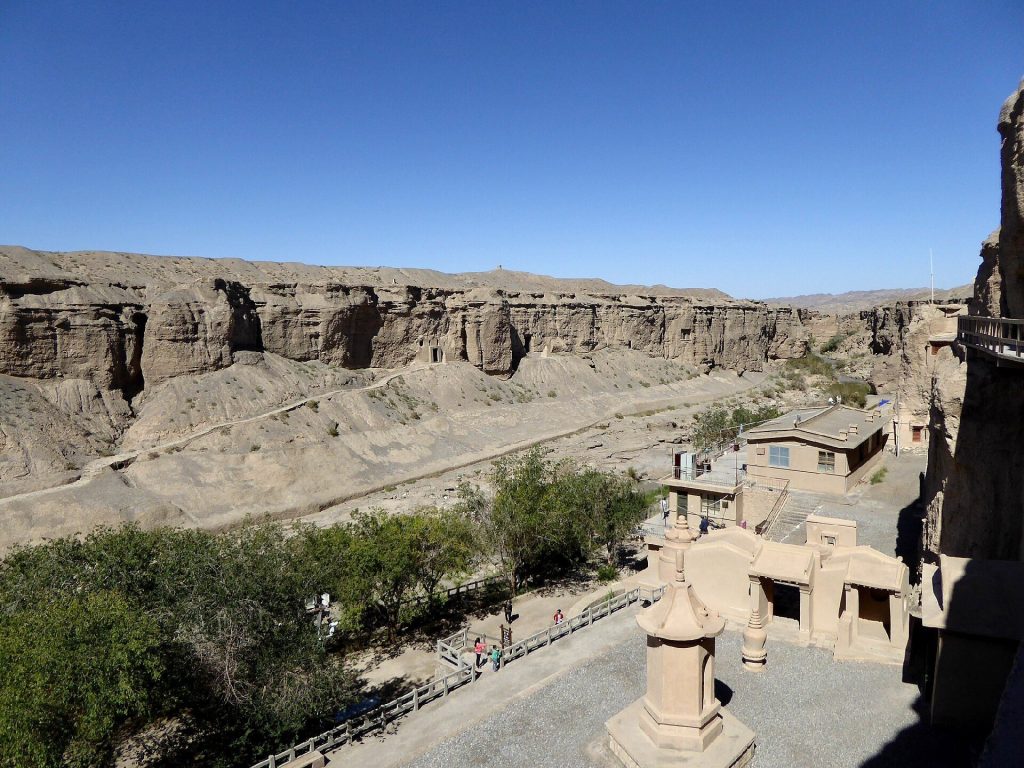 Yulin Caves: A Buddhist Cave-Temple Complex in China 2 Yulin Caves