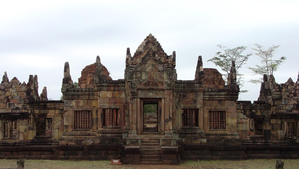 Prasat Muang Tam: An Eleventh-Century Khmer Hindu Temple in Thailand 2 Prasat Muang Tam