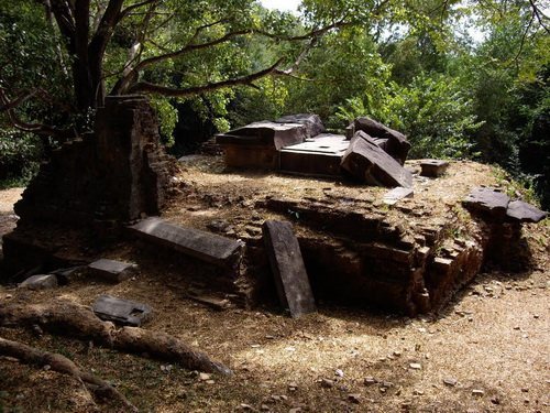 Ak Yum: A Pre-Angkorian Temple-Mountain in Cambodia 2 Ak Yum