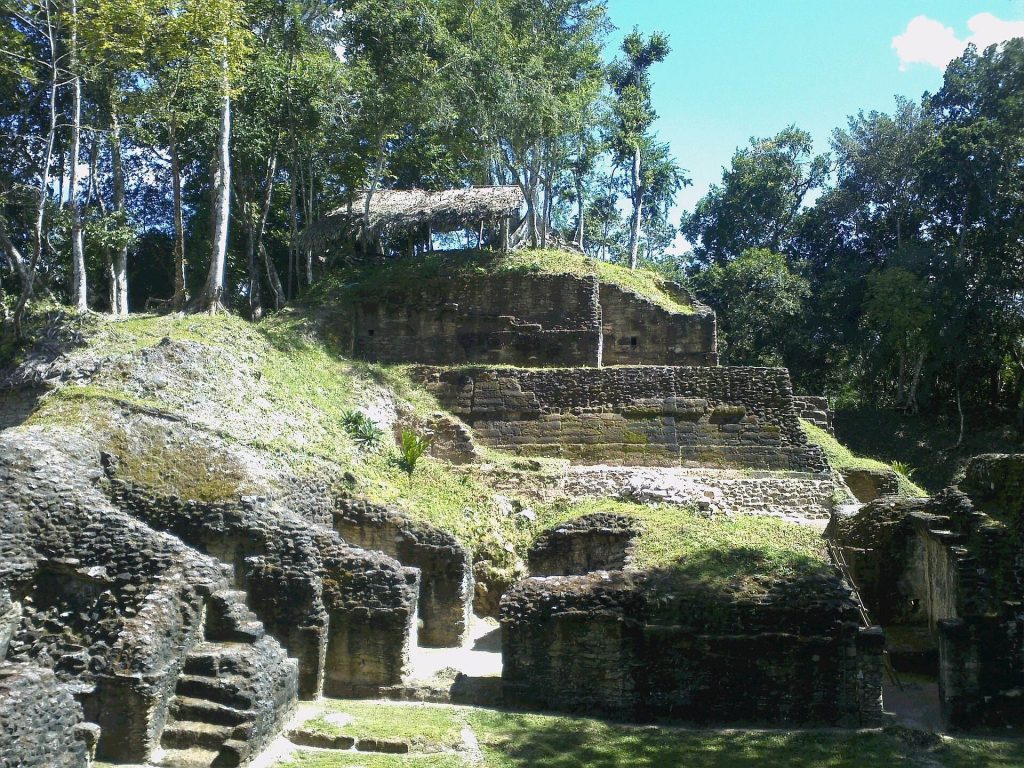 Naranjo: A Maya Royal City in Guatemala 1 Naranjo