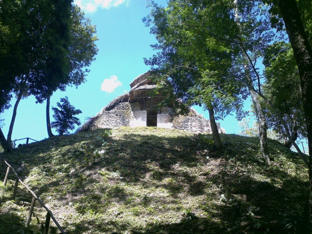 Naranjo: A Maya Royal City in Guatemala 2 Naranjo