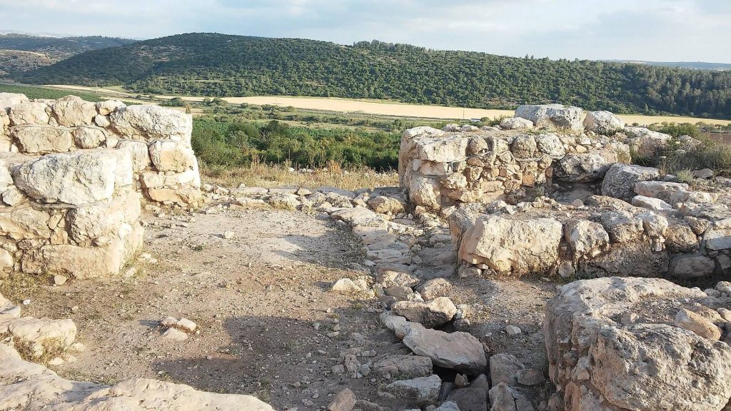 Tel Yarmuth: An Early Bronze Age Urban Center in Israel 1 Tel Yarmuth