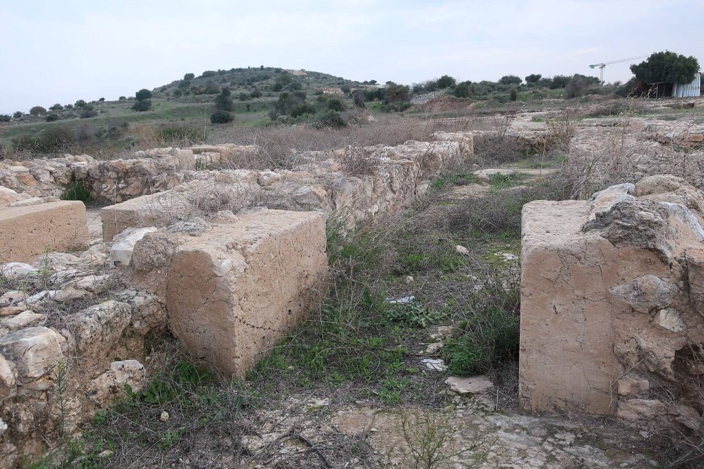 Tel Yarmuth: An Early Bronze Age Urban Center in Israel 4 Tel Yarmuth