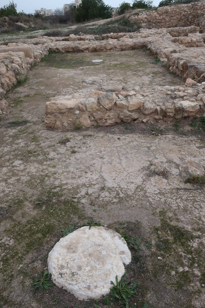 Tel Yarmuth: An Early Bronze Age Urban Center in Israel 5 Tel Yarmuth