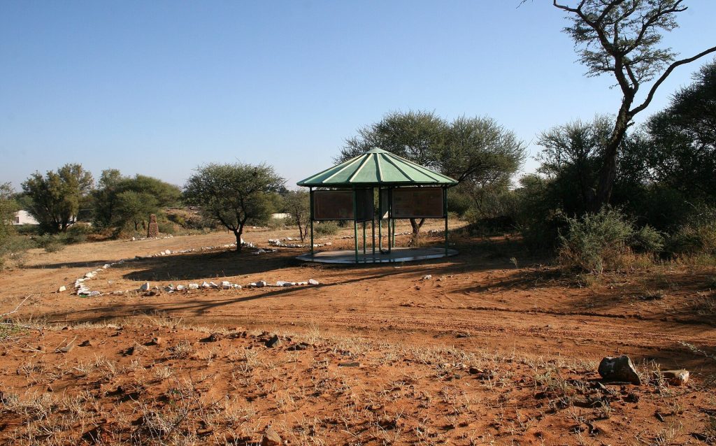 Canteen Kopje: An Open-Air Archaeological and Diamond-Mining Site 1 Canteen Kopje