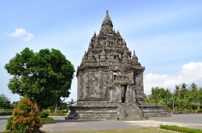 Sajiwan: A Ninth-Century Mahayana Buddhist Temple in Central Java 2 Sajiwan