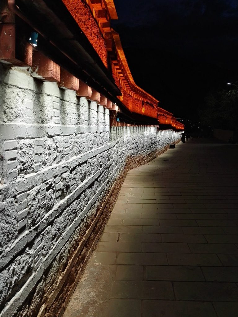 Galden Jampaling Monastery: A Gelug Buddhist Center in Chamdo 1 Galden Jampaling Monastery
