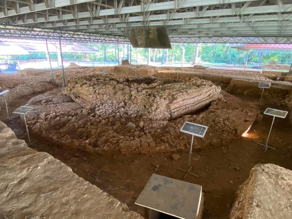 Sungai Batu Archaeological Site: An Ancient Port and Iron-Production Centre in Malaysia 1 Sungai Batu Archaeological Site