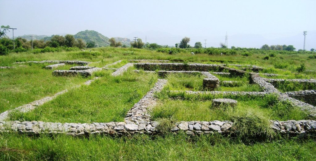 Bhir Mound: An Early City of Taxila 2 Bhir Mound