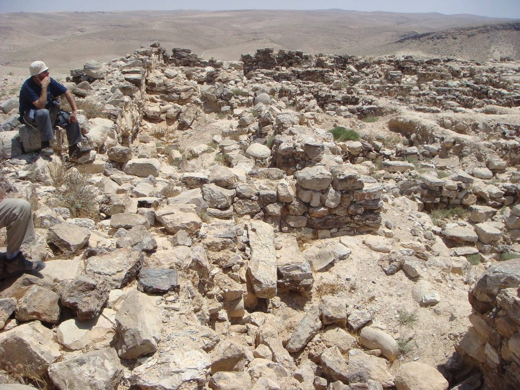 Horvat Uza: A Multiperiod Fortress in Arad, Israel 1 Horvat Uza