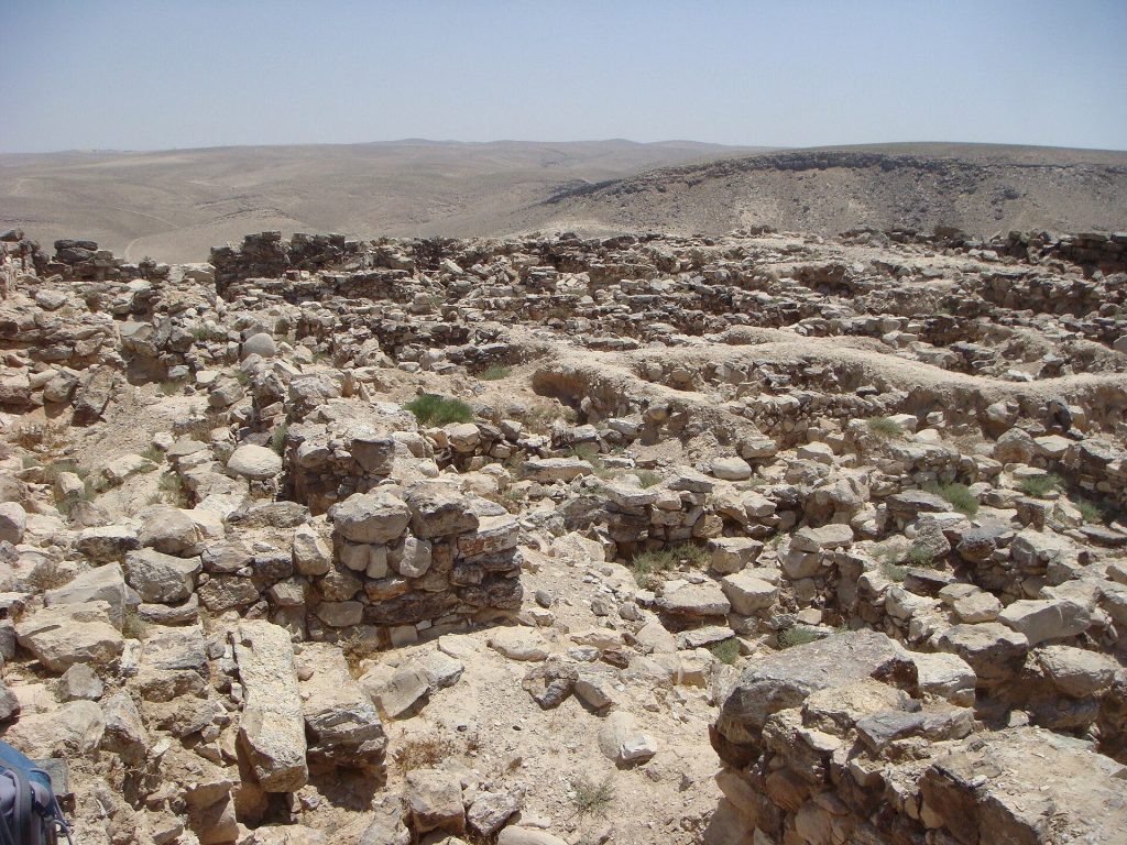 Horvat Uza: A Multiperiod Fortress in Arad, Israel 3 Horvat Uza