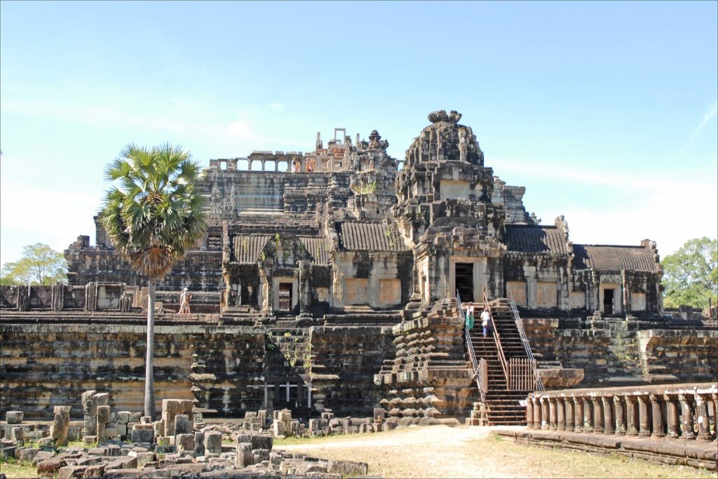 Baphuon: A Khmer Temple Mountain at Angkor 1 Baphuon