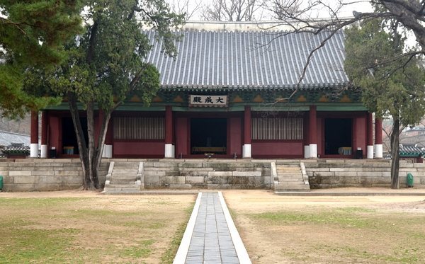 Munmyo: The Joseon Confucian Shrine in Seoul 1 Munmyo