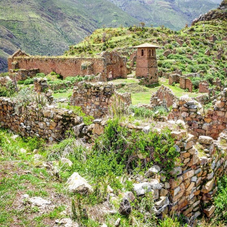 Pueblo Antiguo de Huaquis: A Highland Settlement in Peru