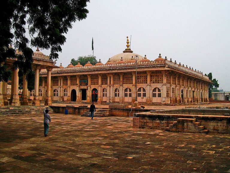Sarkhej Roza: A Sufi Mosque-and-Tomb Complex in Gujarat