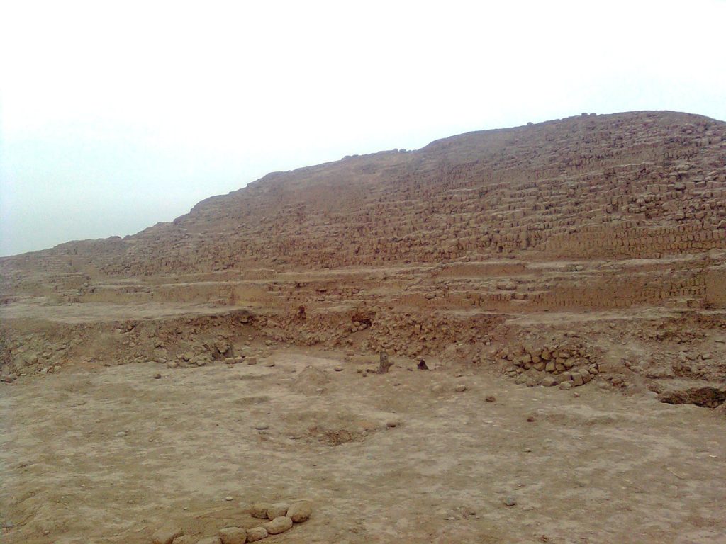Huaca San Marcos: A Pre-Hispanic Ceremonial Monument in Lima 1 Huaca San Marcos