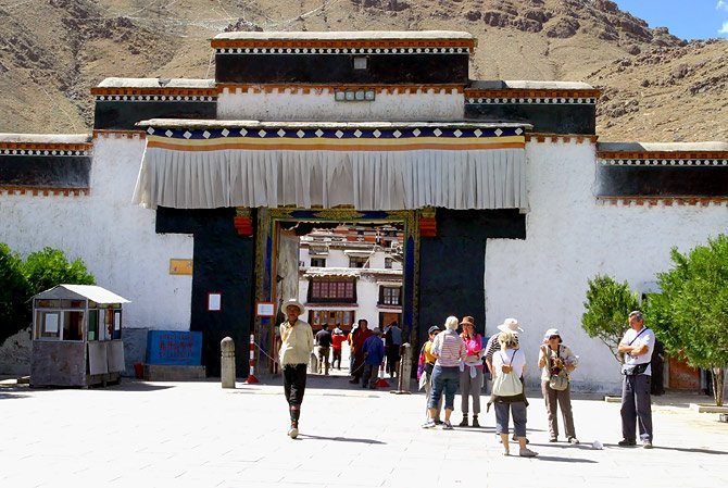 Tashilhunpo Monastery: A Gelug Buddhist Monastery in Shigatse