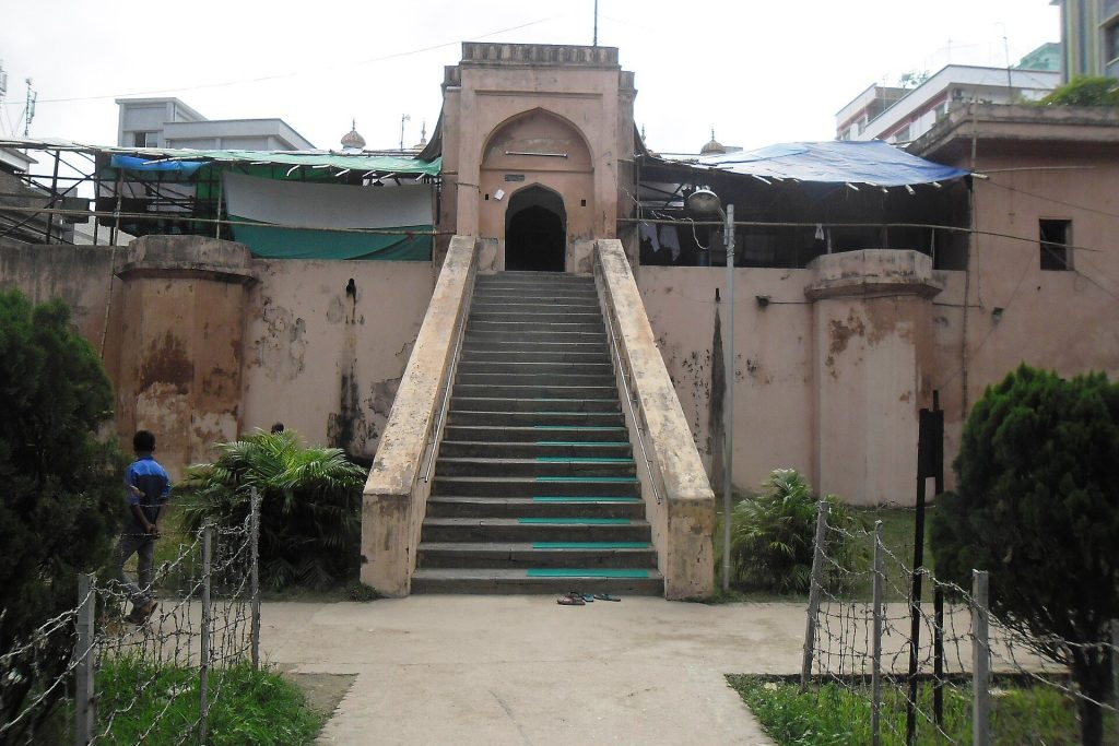 Khan Mohammad Mridha Mosque: A Mughal-Period Mosque in Dhaka 5 Khan Mohammad Mridha Mosque