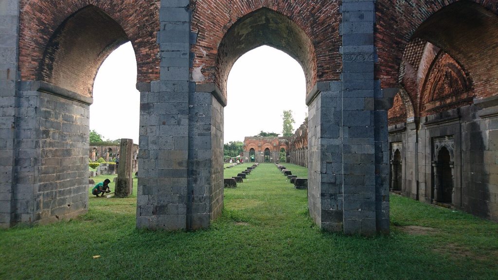 Adina Mosque: A Royal Congregational Mosque of the Bengal Sultanate 3 Adina Mosque