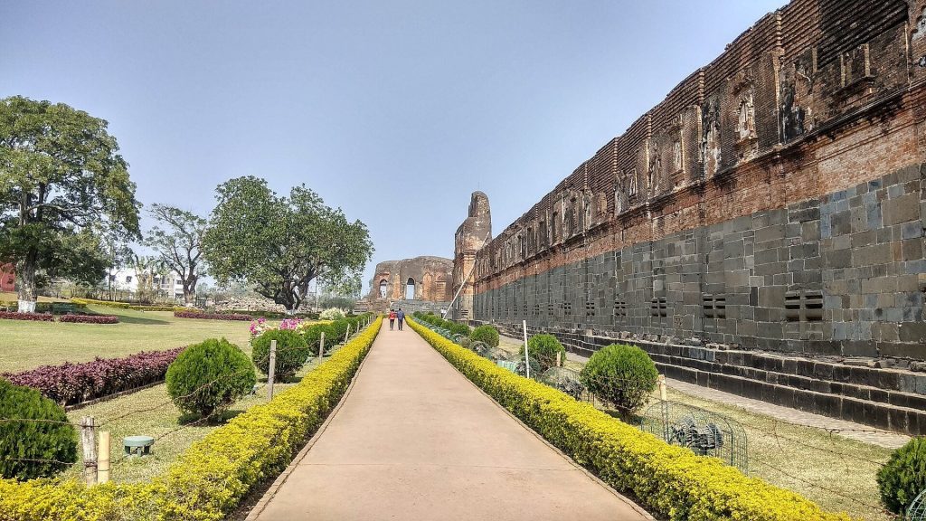 Adina Mosque: A Royal Congregational Mosque of the Bengal Sultanate 5 Adina Mosque