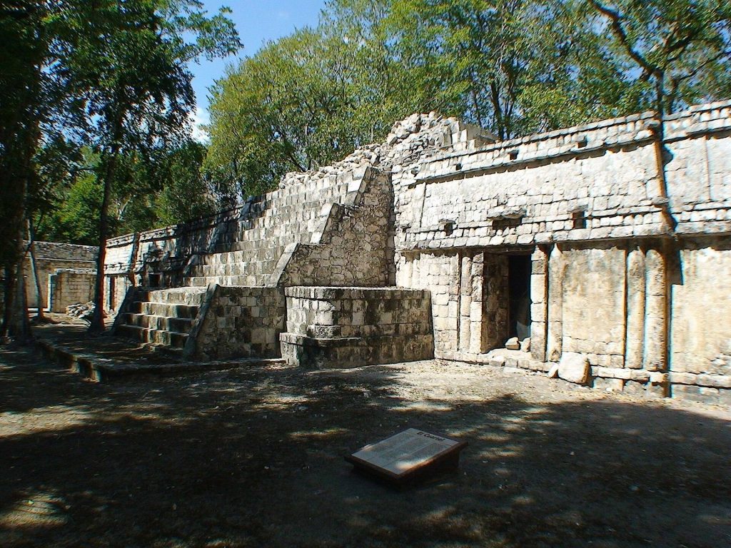Xtampak: Capital of the Chenes Maya in Campeche 1 Xtampak