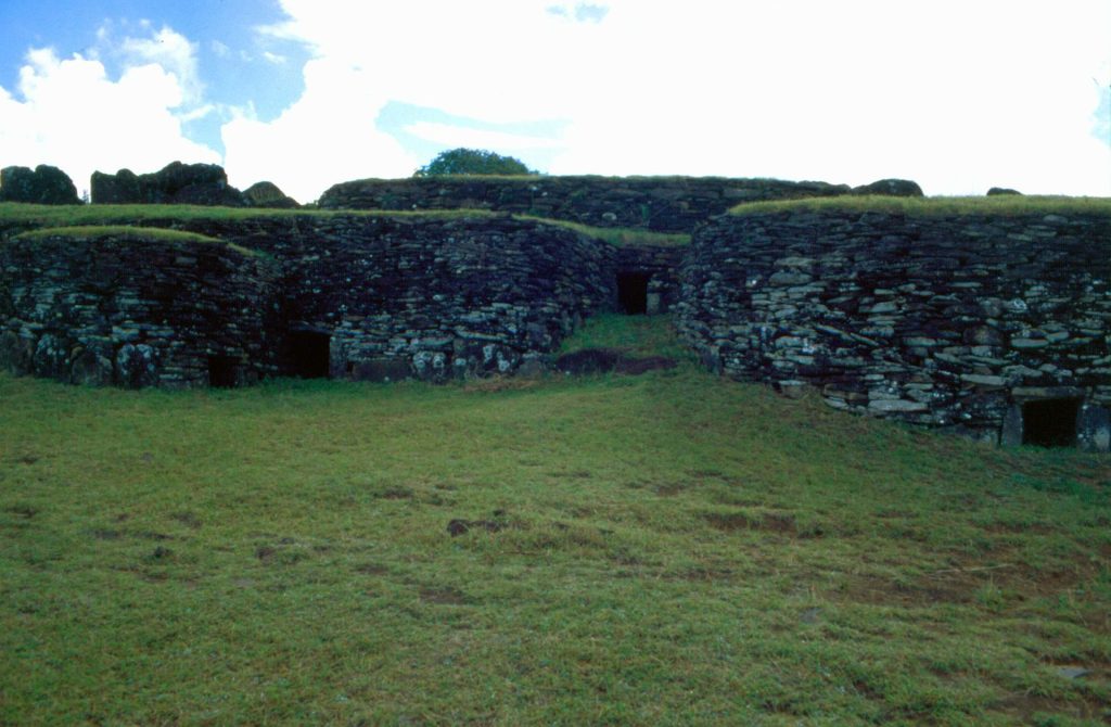 Orongo: A Rapa Nui Ceremonial and Archaeological Site 3 Orongo