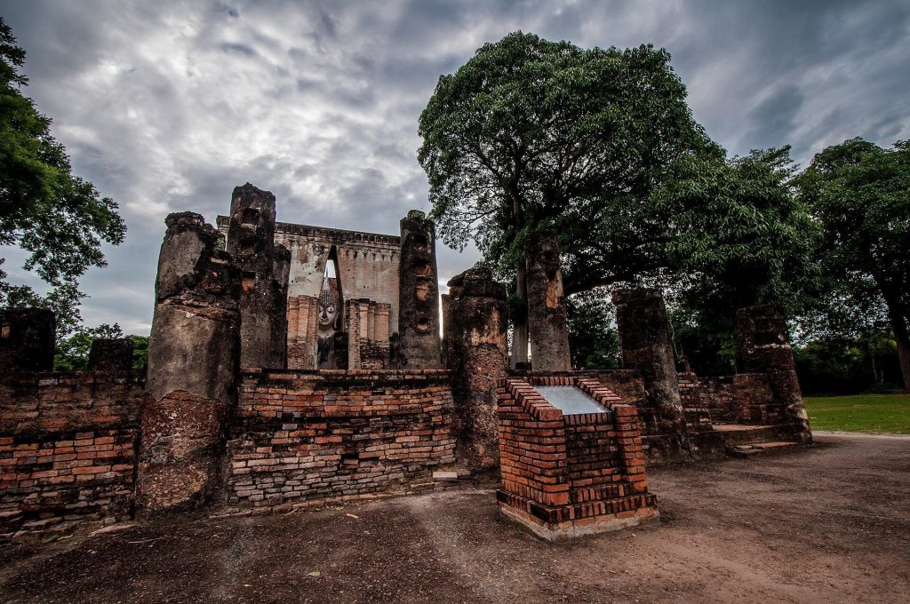Wat Si Chum: A Sukhothai Buddhist Temple Ruin in Thailand 1 Wat Si Chum