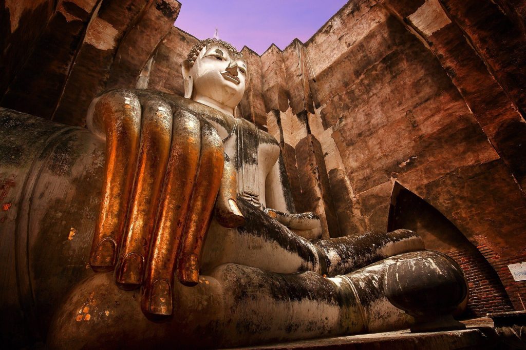 Wat Si Chum: A Sukhothai Buddhist Temple Ruin in Thailand 2 Wat Si Chum