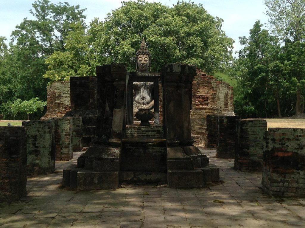 Wat Si Chum: A Sukhothai Buddhist Temple Ruin in Thailand 4 Wat Si Chum