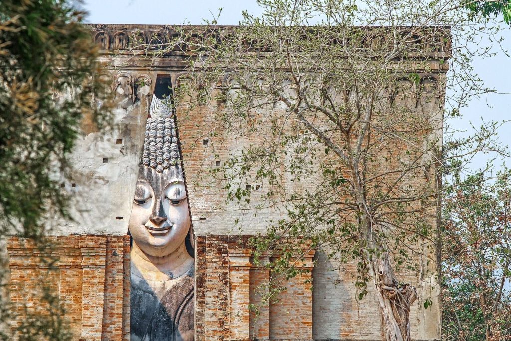 Wat Si Chum: A Sukhothai Buddhist Temple Ruin in Thailand 5 Wat Si Chum