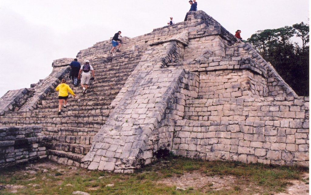 Chinkultic: A Maya City and Ceremonial Center in Chiapas, Mexico 1 Chinkultic