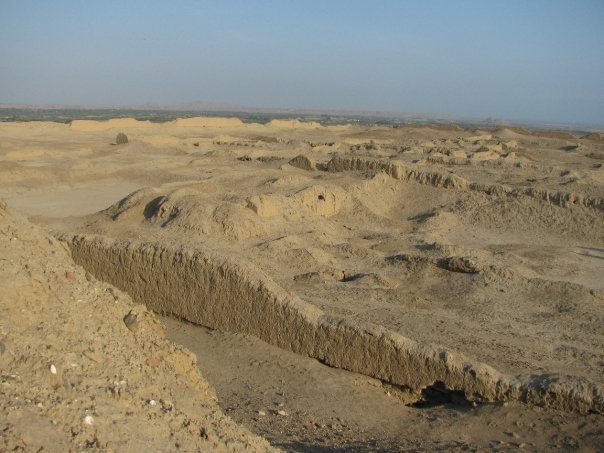 Pacatnamu: A Moche and Chimu Ceremonial and Administrative Complex in Peru 1 Pacatnamu