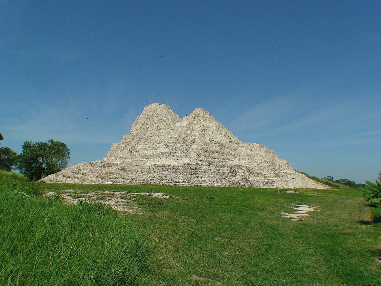 Moral Reforma: A Maya River-Port and Regional Center in Tabasco