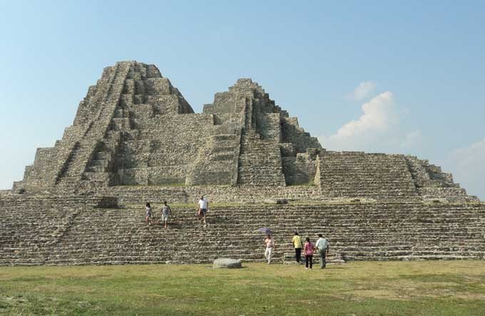 Moral Reforma: A Maya River-Port and Regional Center in Tabasco 3 Moral Reforma